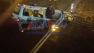 مصرع وإصابة 4 أشخاص بينهم أطفال في حادث سقوط سيارة داخل مصرف بالدقهلية