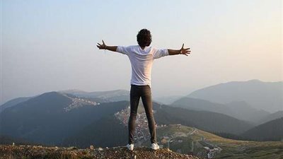 خبير تنمية بشرية يقدم روشته لاكتساب الثقة في النفس