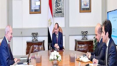 السيسي يوجه بمواصلة تطوير قدرات الهيئة الاقتصادية لقناة السويس (صور)