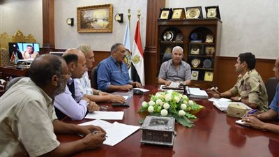 تفاصيل اجتماع محافظ مطروح مع الأجهزة التنفيذية لرفع كفاءة البنية التحتية