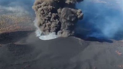 كارثة تهز مصر بوصول أدخنة بركان لا بالما الضخم  