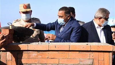 محافظ مطروح  ورئيس القابضة للمياه يضعان حجر أساس محطة النجيلة ويفتتحان 8 محطات أخرى