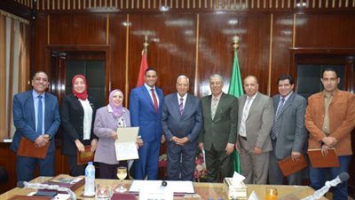 محافظ الدقهلية يكرم السكرتير العام ورئيسي مركزي أجا وطلخا