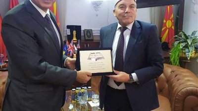 رئيس جمهورية شمال مقدونيا يستقبل السفير المصري