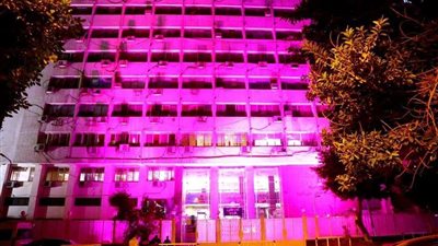 وزارة التضامن تضئ مبناها باللون الوردي لإرسال رسالة دعم ومساندة لمرضى سرطان الثدي