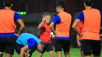 الأهلي يكتفي بمران في 