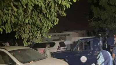 السودان.. تحركات عسكرية واعتقال أغلب أعضاء مجلس الوزراء