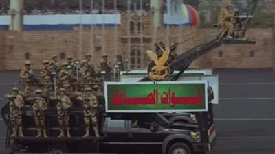 الرئيس السيسي يشهد طابورًا لـ