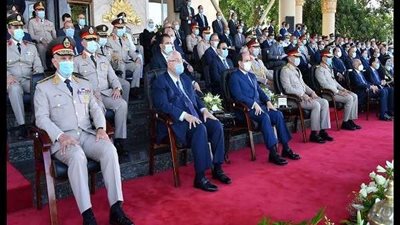 الطلاب الخريجين يقدمون عروضاً مميزة بـ