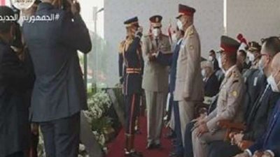 الرئيس السيسي يمنح نوط الواجب العسكري لـ