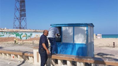 مجلس مدينة مرسى مطروح يشن حملة لإزالة الأكشاك المخالفة بكورنيش المدينة