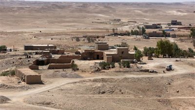 شاهد.. قرية في عمق الصحراء العراقية منقطعة عن العالم منذ أكثر من قرن