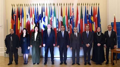 رئيس الوزراء يصل مقر 