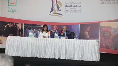 نبيلة مكرم تتفقد قافلة عيون ولقاء جماهيري للتوعية بمخاطر الهجرة  في بني سويف