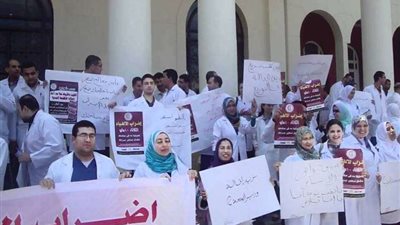 استمرار أزمة تكليف الأطباء وسط تدخل الجهات المختصة لإيجاد حل