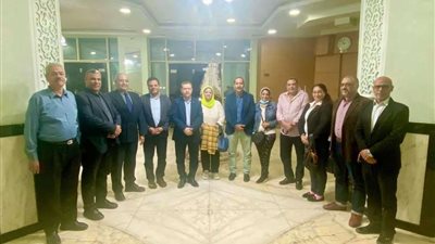 رئيس جامعة مطروح يناقش مع عمداء الكليات آليات تطوير الأنشطة الاجتماعية