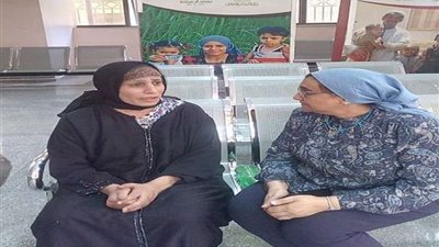 فريق التدخل السريع ينقذ سيدة بلا مأوى من الشارع (صور)