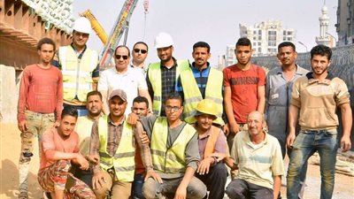 الرئاسة تنشر  فيديو لجولة السيسي التفقدية لمشروعات الطرق والكباري بمصر الجديدة