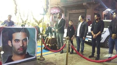 أسرة هيثم أحمد زكي تتلقى واجب العزاء بمسقط رأسه بالزقازيق (صور)