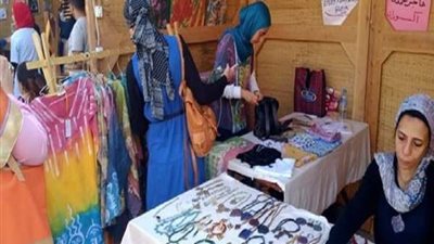 القوى العاملة بالفيوم تبحث معوقات تسويق منتجات مهرجان قرية تونس