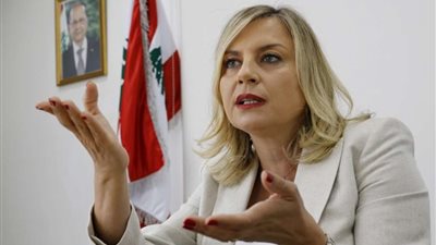 ابنة الرئيس اللبناني تدعم موقف المحتجين وتفاجئ الحكومة