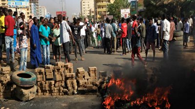 مكتب قائد الجيش السوداني ينفي مزاعم بشأن تعذيبه للمعتقلين