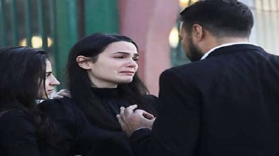 خطيبة هيثم أحمد زكي تتلقى العزاء بمسجد الشرطة