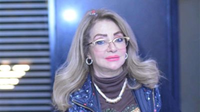 بالحجاب.. شهيرة تقدم واجب العزاء في هيثم أحمد زكي