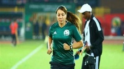 بالصور.. طاقم تحكيم نسائي يدير لقاء جنوب أفريقيا وزامبيا بالكان تحت 23 عاما