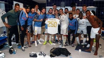 كارفاخال يحتفل بوصوله للمباراة رقم  250 مع ريال مدريد