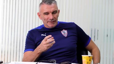 مران الزمالك.. كارتيرون يجتمع بجهازه المعاون استعدادًا للطلائع