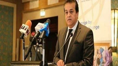 تكليف وزير التعليم العالي للقيام بأعمال وزيرة الصحة