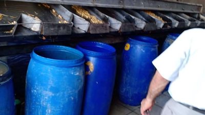 ضبط مصنع خل مجهول المصدر بالقاهرة