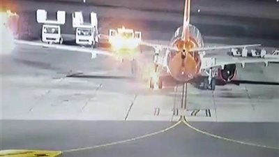 عامل بالمطار يكشف تفاصيل انبعاث دخان من إحدى الطائرات