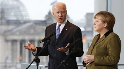 بايدن يجري مباحثات مع ميركل بشأن الأوضاع في أفغانستان