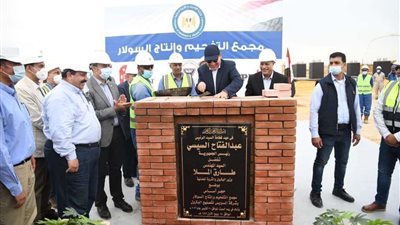 وزير البترول يضع حجر أساس مجمع التفحيم وإنتاج السولار بالسويس