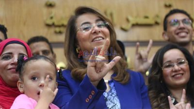 بشأن بطاقات الخدمات المتكاملة.. غادة والي توجه عدة أمور لمديريات التضامن