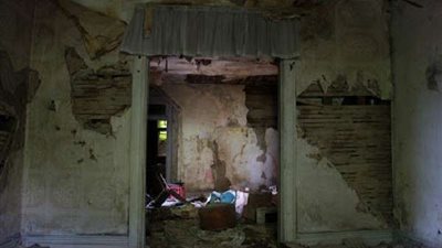 صراخ وأصوات مرعبة داخل منزل 