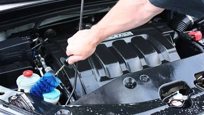 حافظ على عمره الافتراضي.. 7 نصائح قبل غسل محرك السيارة