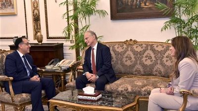 رئيس الوزراء يلتقي سفير اليونان الجديد في مصر (صور)