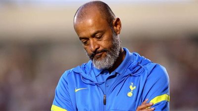 ثلاثية مانشستر يونايتد تُقيل نونو سانتو من تدريب توتنهام