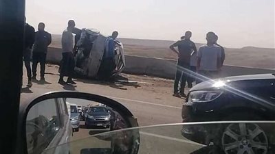 حادث مروع بالطريق الصحراوي في المنيا ينتهي بـ مصرع شخص وإصابة 2 آخرين