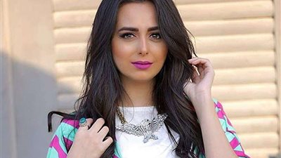 هبة مجدي تواصل تصوير 