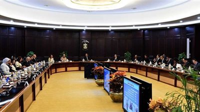 رئيس الوزراء يعقد اجتماعا لمتابعة إجراءات تيسير الإفراج الجمركي عن البضائع