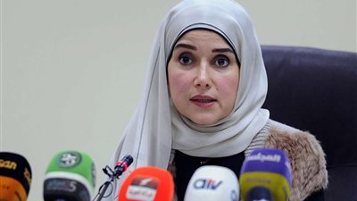 تغريدات بعد الاستقالة.. وزيرة الأشغال الكويتية تفتح النار على منتقديها