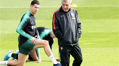 رونالدو يشارك بمران البرتغال ويضع ساري في موقف محرج (صور)