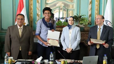 بالصور.. جامعة عين شمس تكرم الطلاب الحاصلين على الجوائز والبطولات الدولية