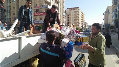 حملات مستمرة لإزالة إشغالات الطريق والباعة الجائلين بمطروح