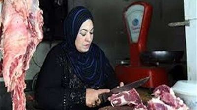أشهر سيدة جزّارة في البساتين تروي تفاصيل إحترافها المهنة.. فيديو