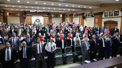 118 مفتشا للعمل يؤدون اليمين القانونية أمام وزير القوى العاملة